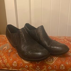 Women’s western born booties 7.5. Worn a few times.